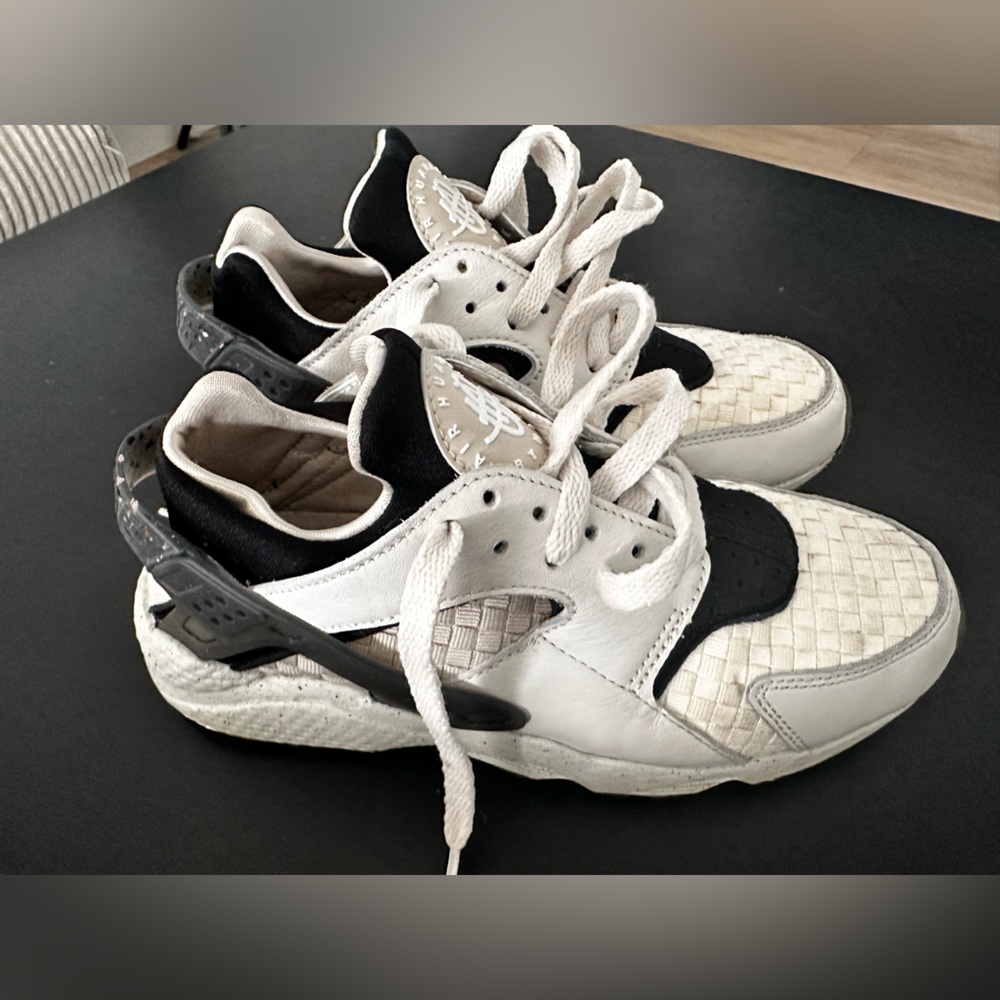 worn only 7 or 8 times, to small